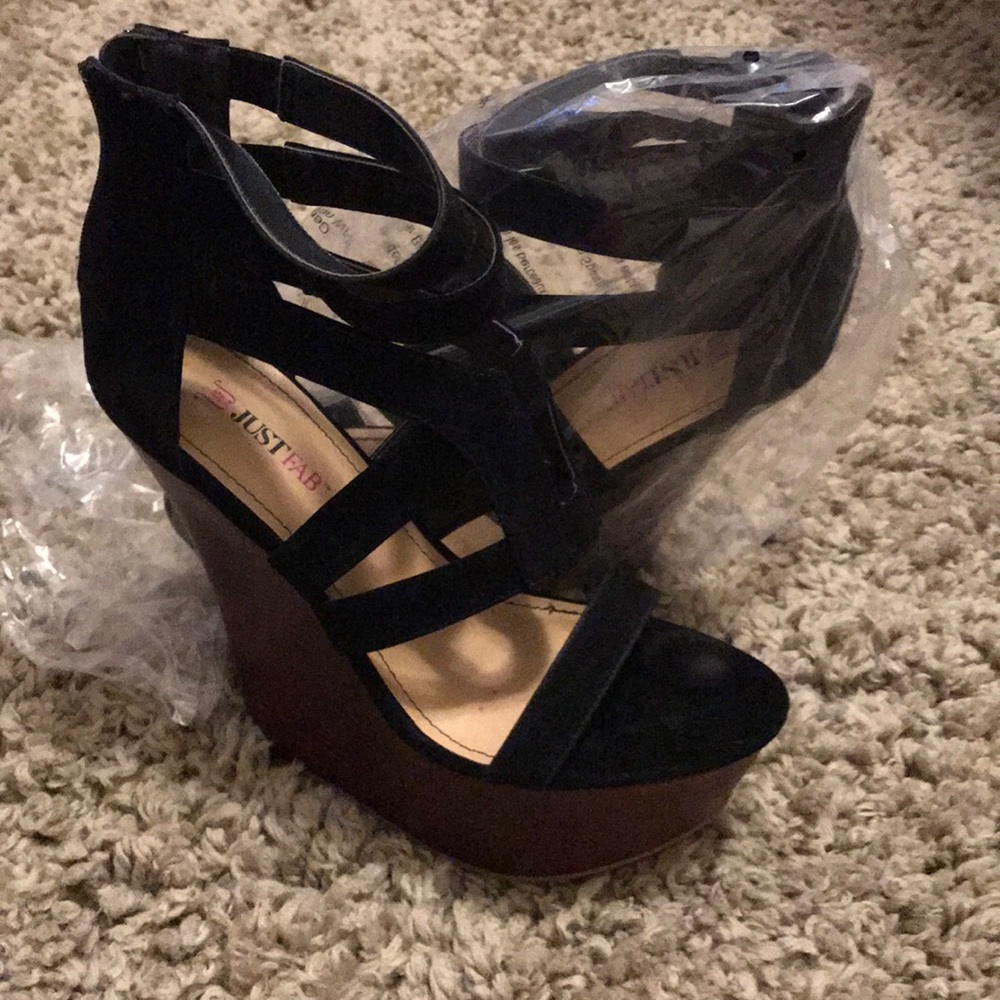 Black Wedges 😍